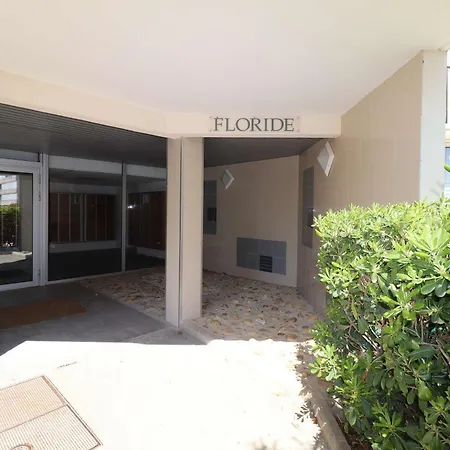 2 Pieces, 4 Couchages, Parking Privatif, A 100m De La Et Des Commerces - Fr-1-307-48 Apartmán Le Grau-du-Roi