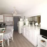 2 Pièces, 4 Couchages, Parking Privatif, à 100m De La Et Des Commerces - Fr-1-307-48 *