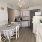 2 Pièces, 4 Couchages, Parking Privatif, à 100m De La Et Des Commerces - Fr-1-307-48 * Le Grau-du-Roi